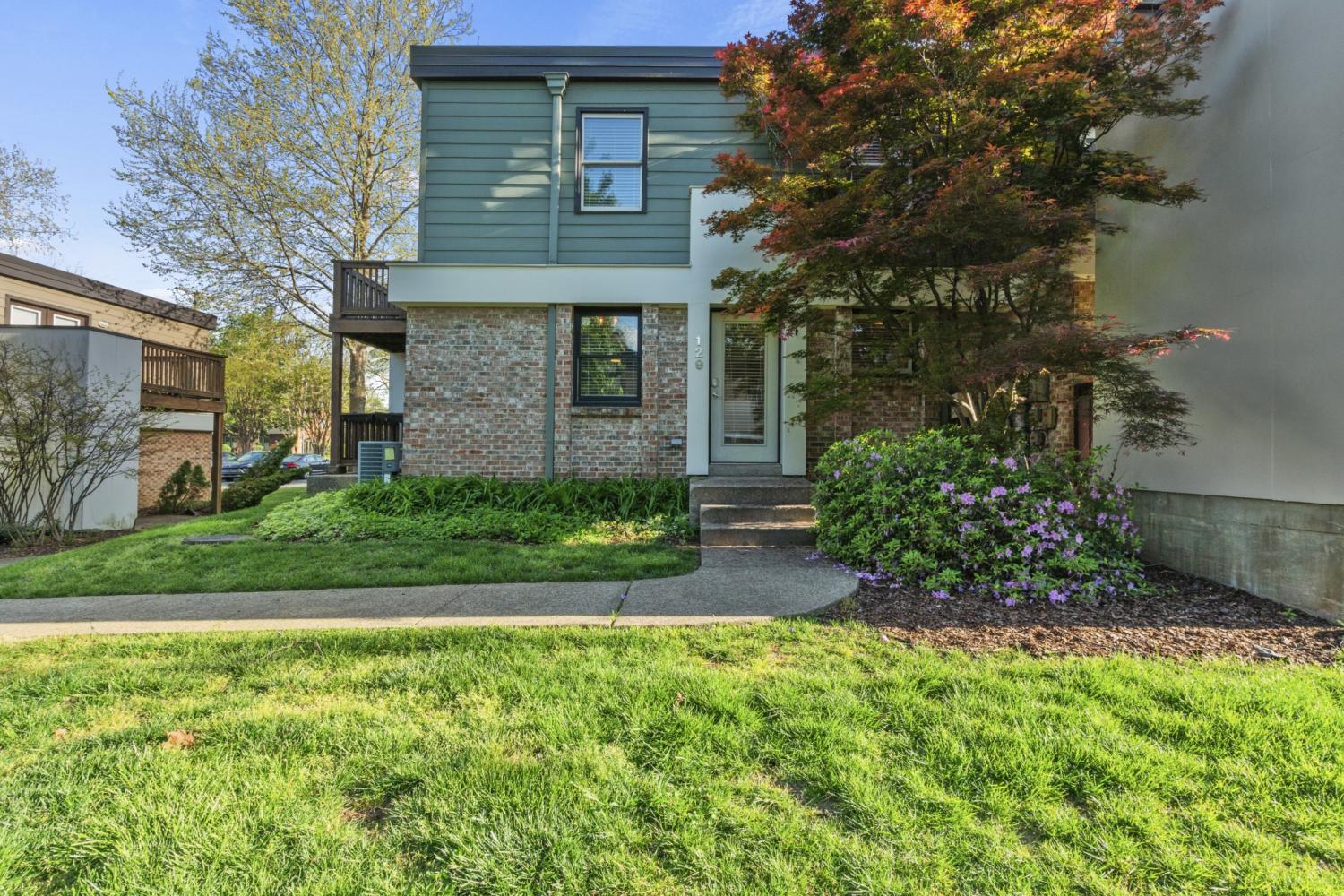 940-Gale-Ln For Sale