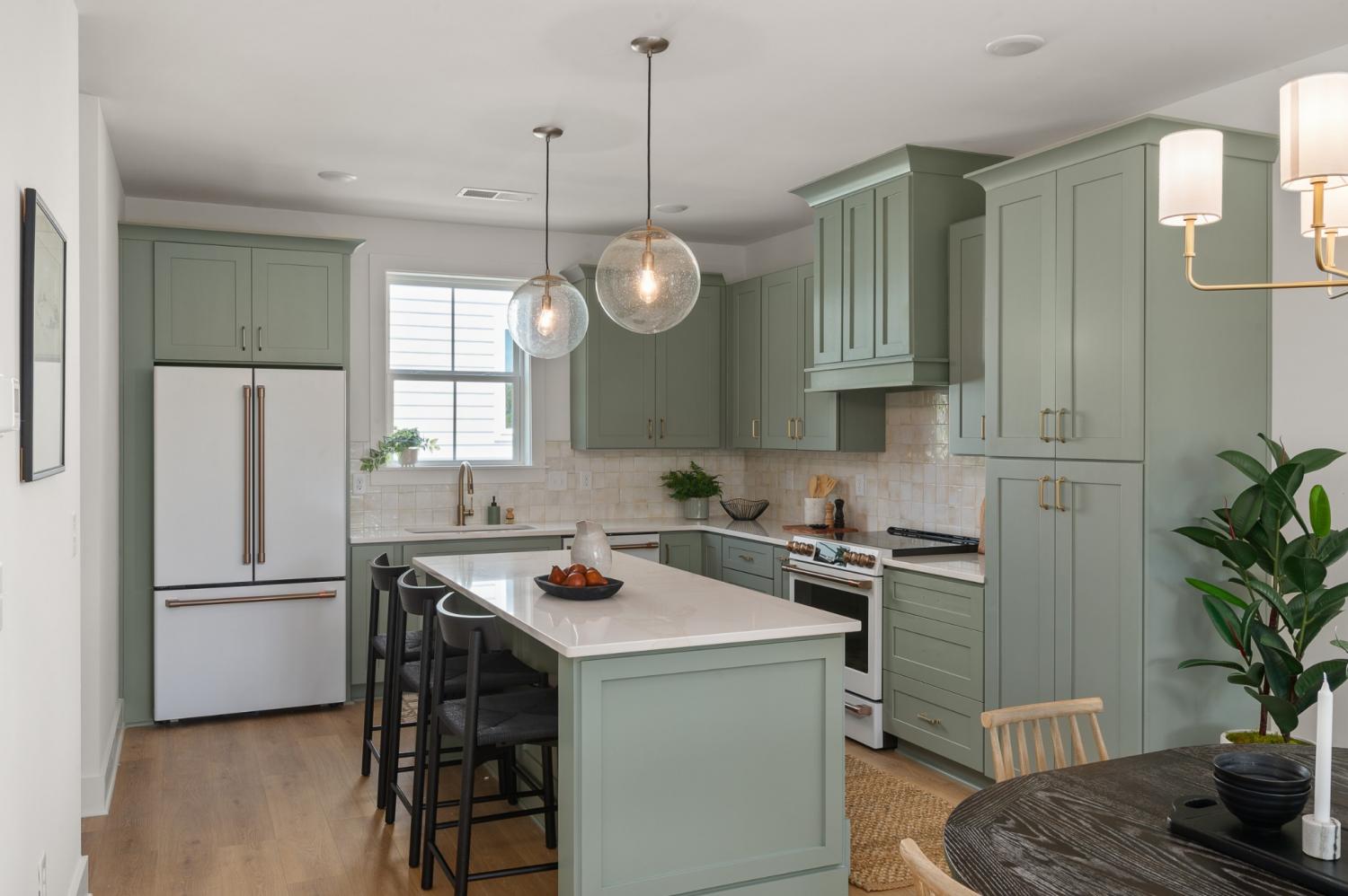 410-Hawthorn-Lane For Sale