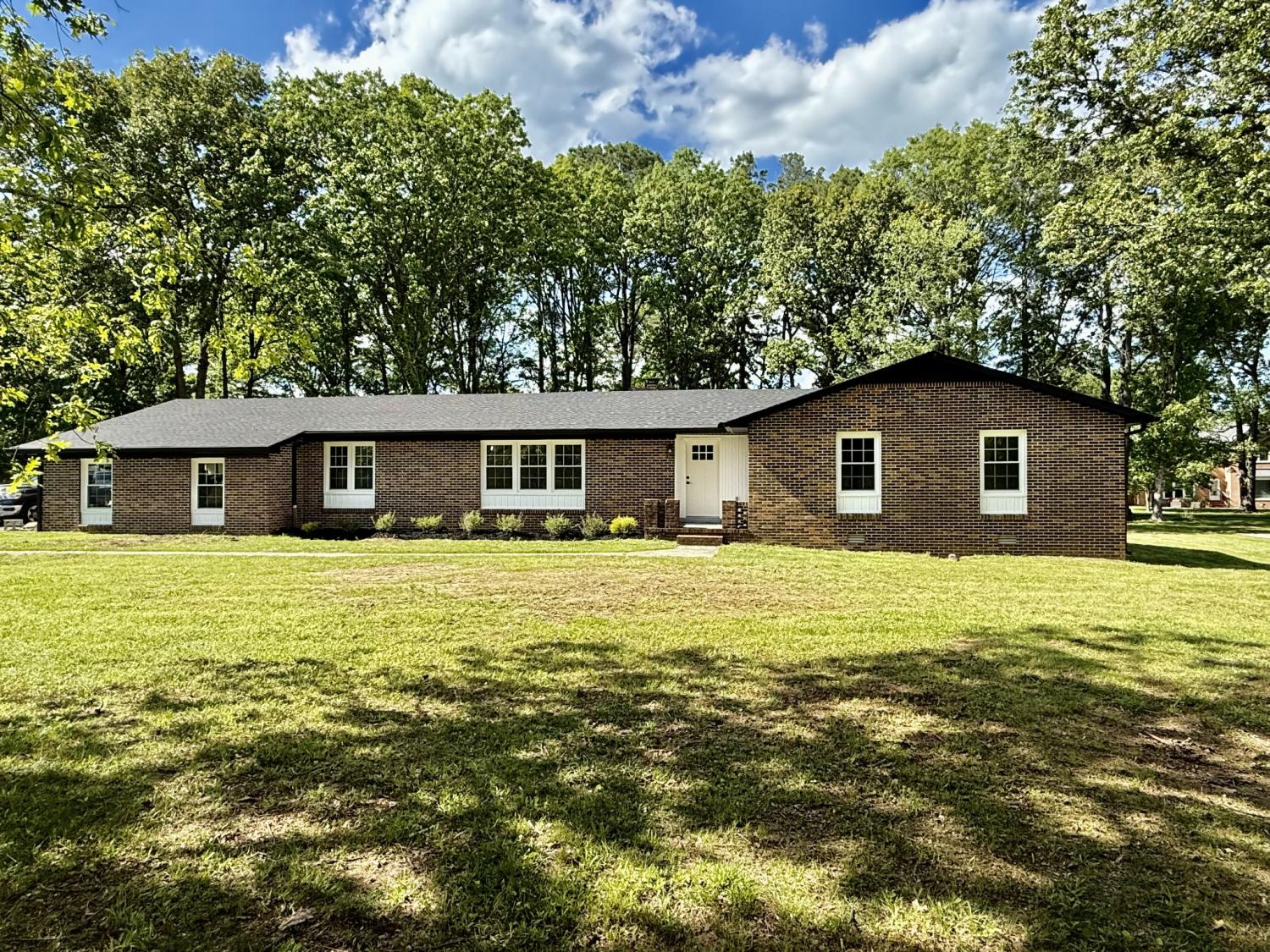 305-Twelve-Oaks-Rd For Sale