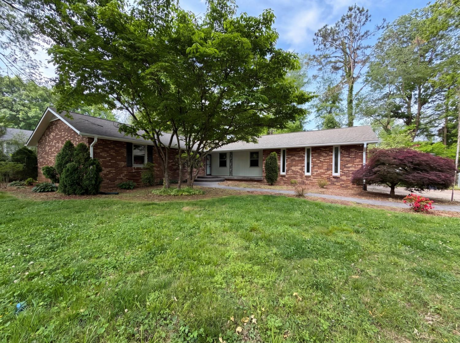 102-Lakewood-Cir For Sale