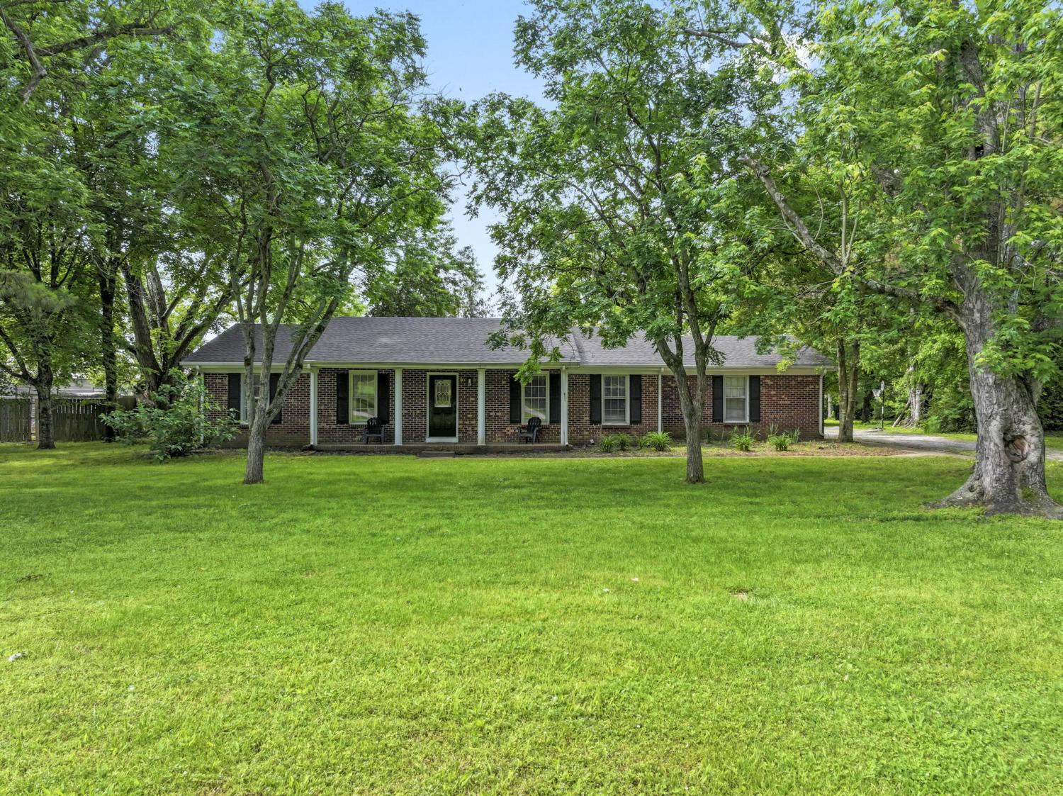 211-Elmwood-Dr For Sale