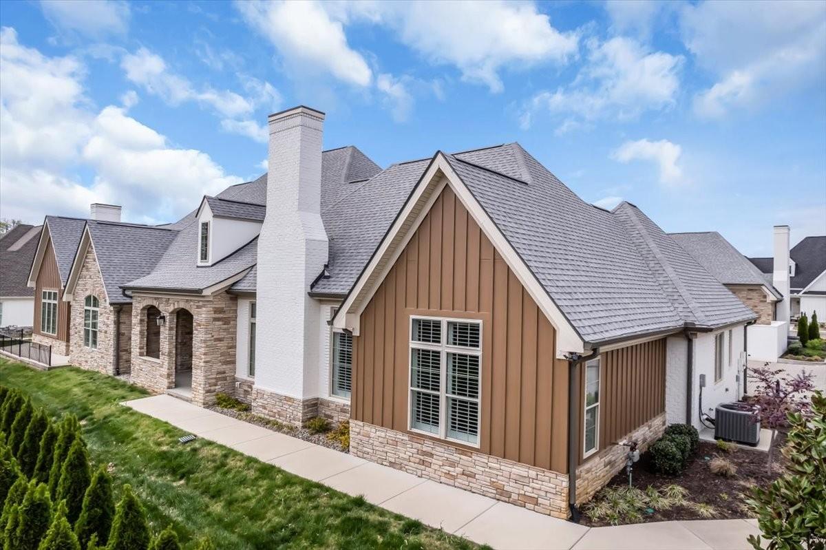 316-Flag-Court For Sale