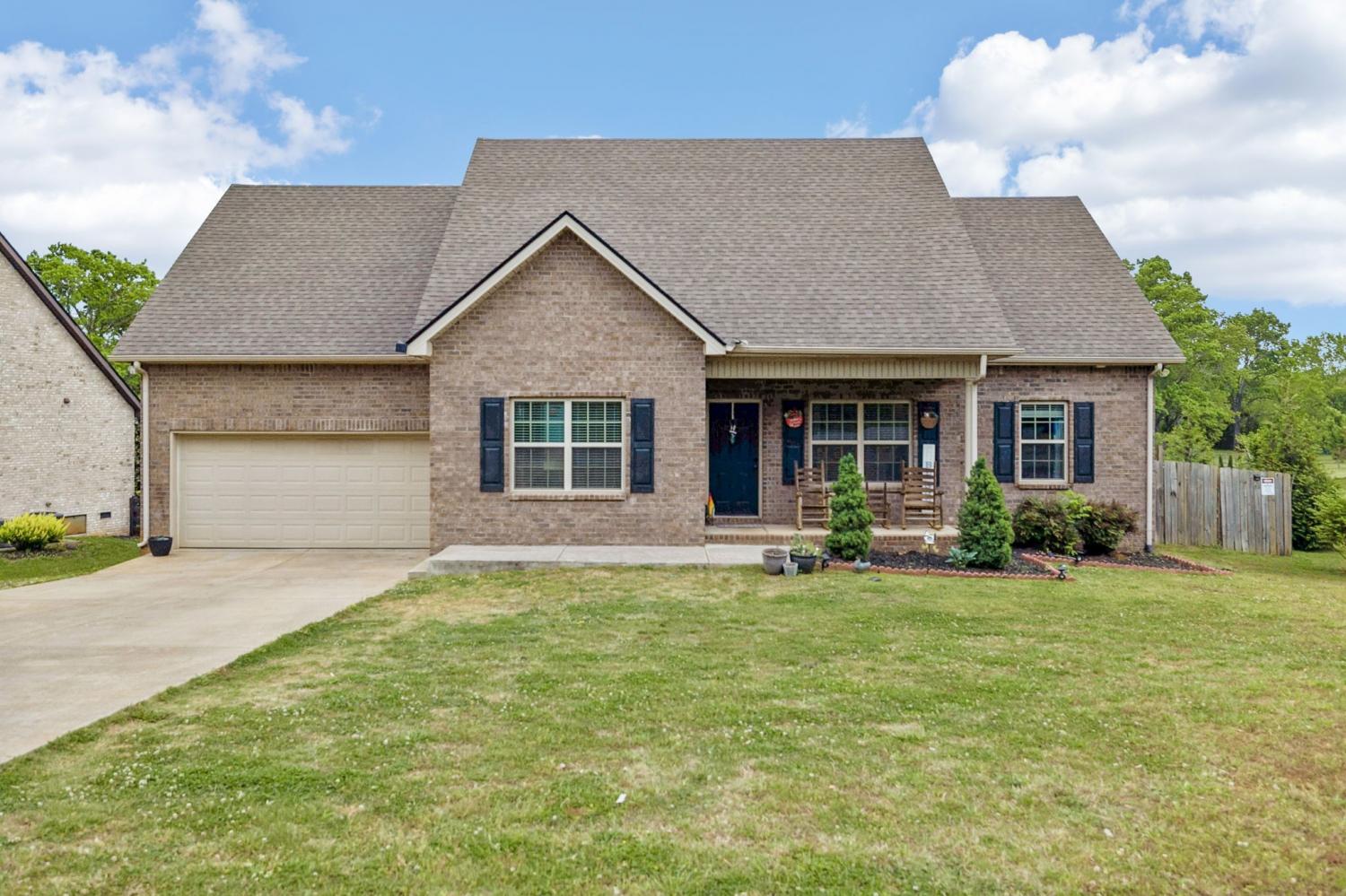 592-Twin-Oak-Dr For Sale