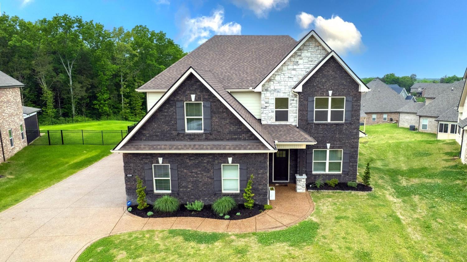 1210-Macey-Peri-Way For Sale