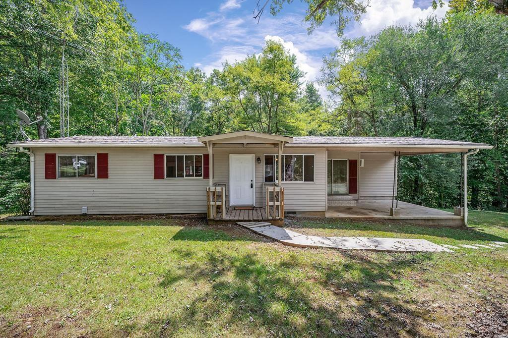 135-Young-Mill-Ln For Sale