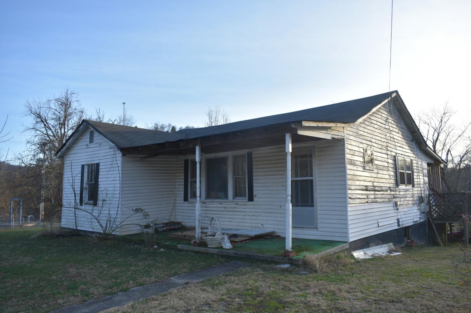 818-Upper-Ferry-Rd For Sale