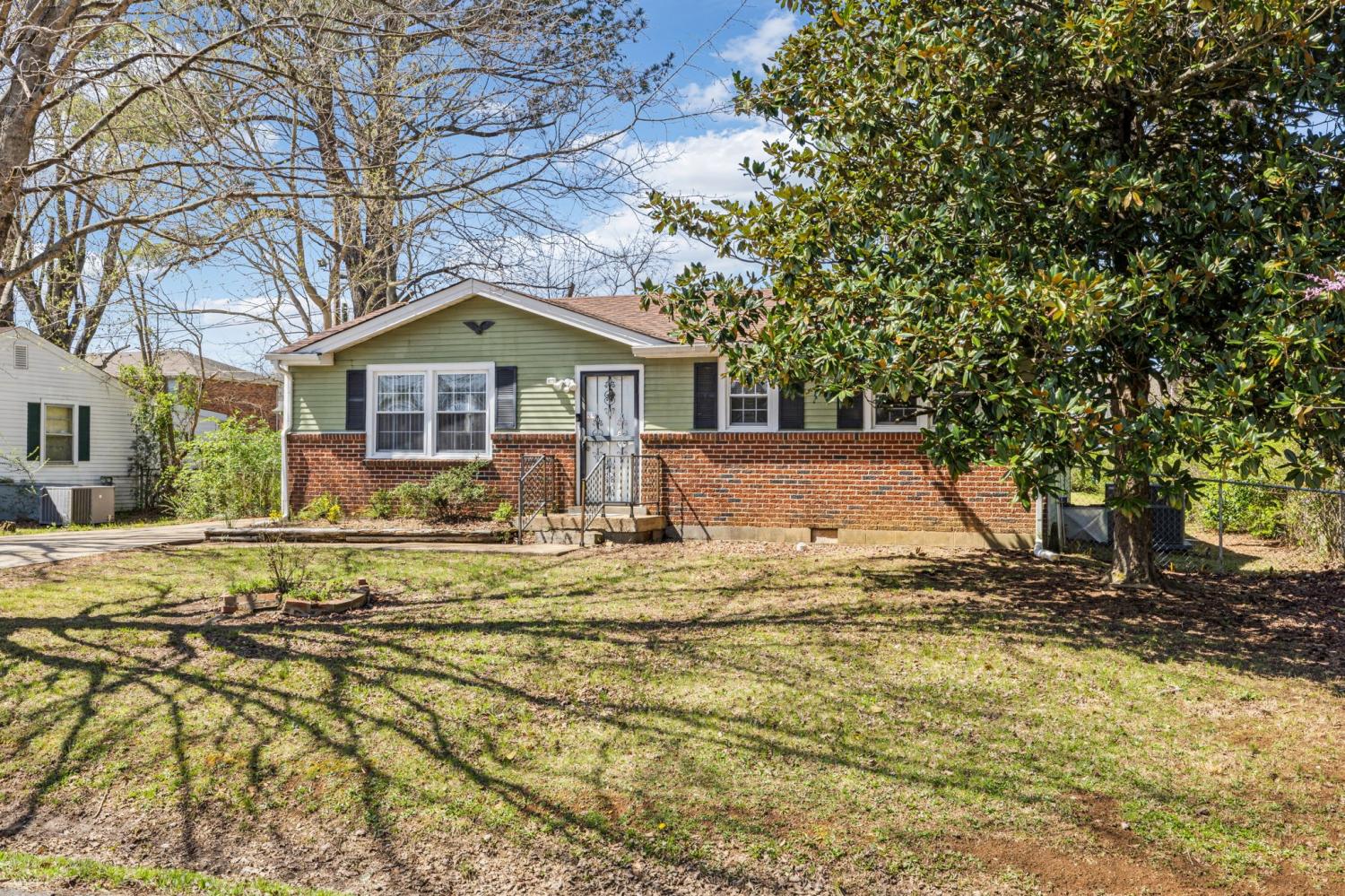 810-Country-Club-Dr For Sale