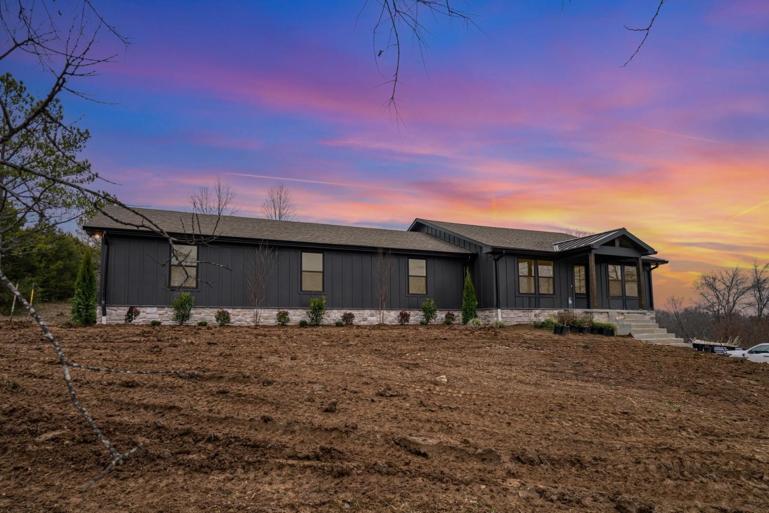 527-Hunting-Hills-Dr For Sale