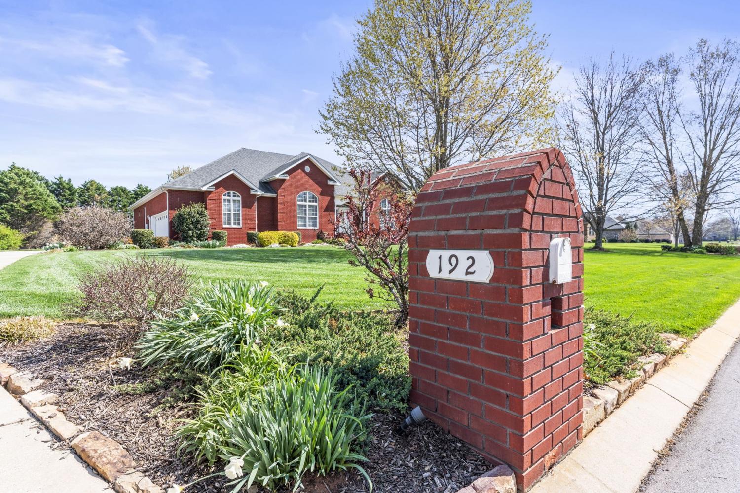 192-Bell-Dr--W For Sale