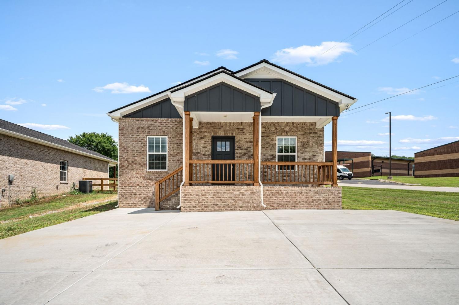 604-W-Adams-St For Sale