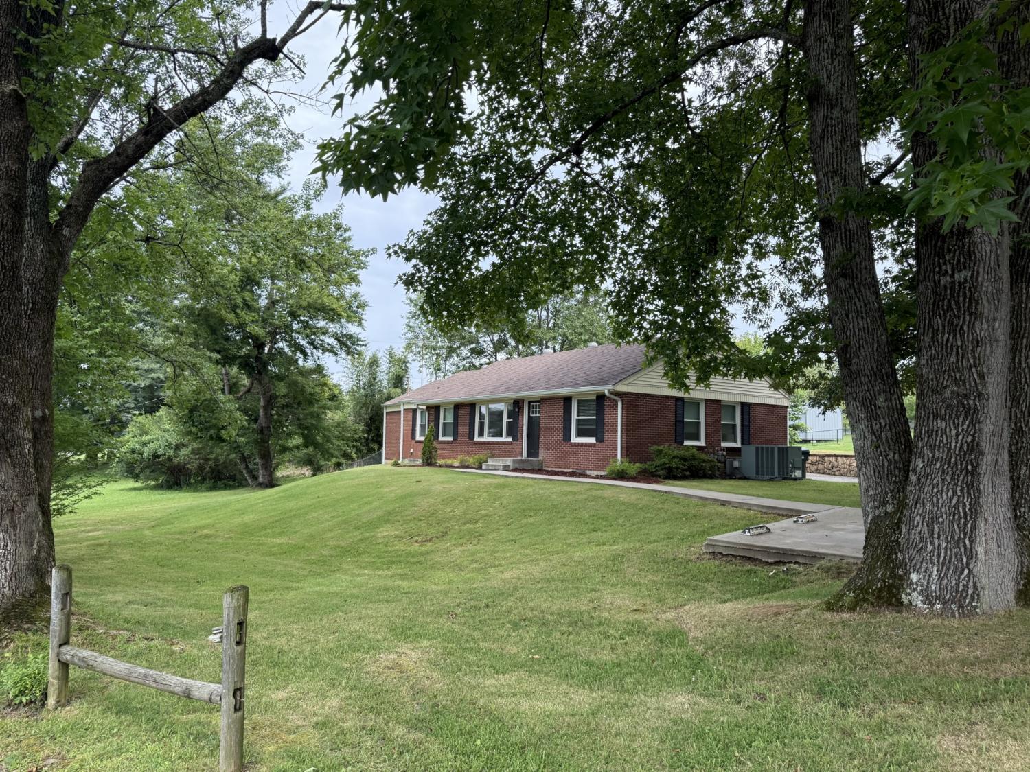 101-Lake-Circle-Dr For Sale