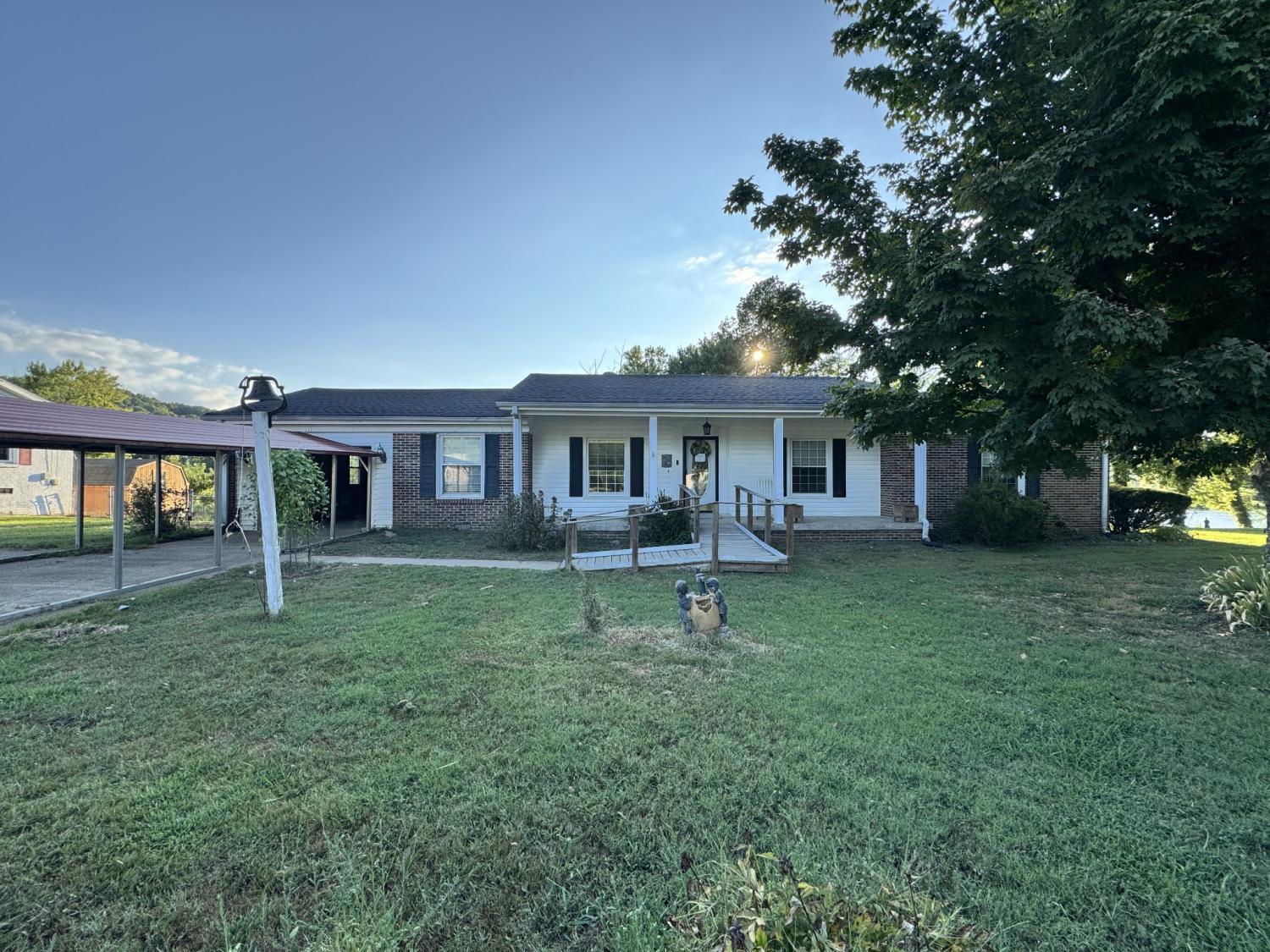 117-Riverside-Dr For Sale