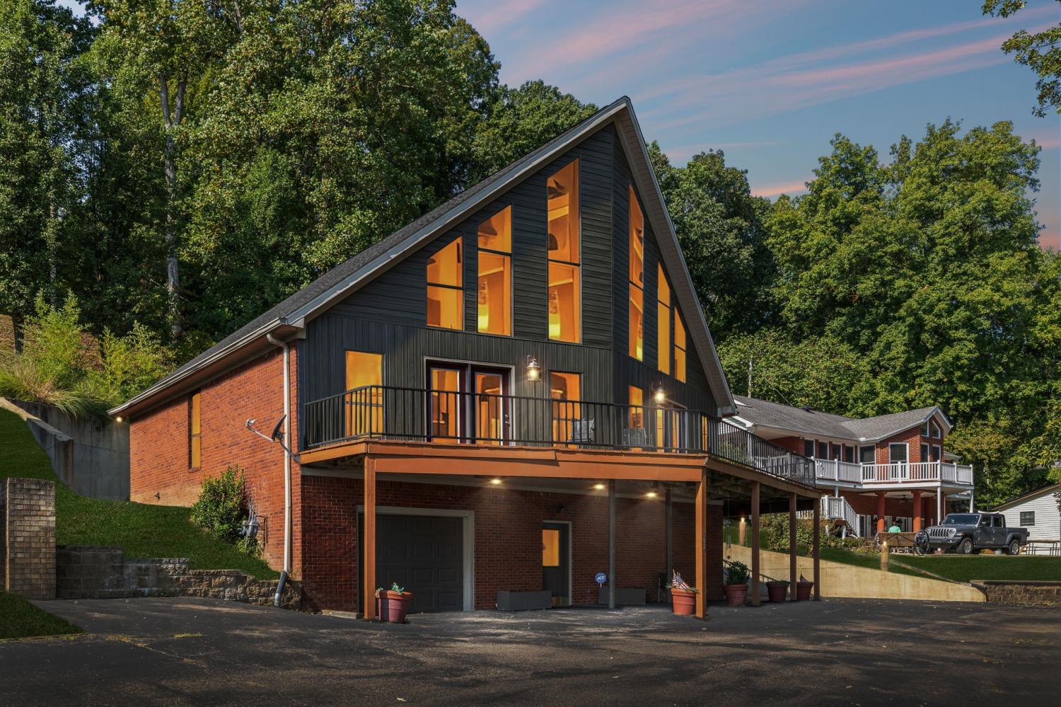 682-Stirling-Rd For Sale