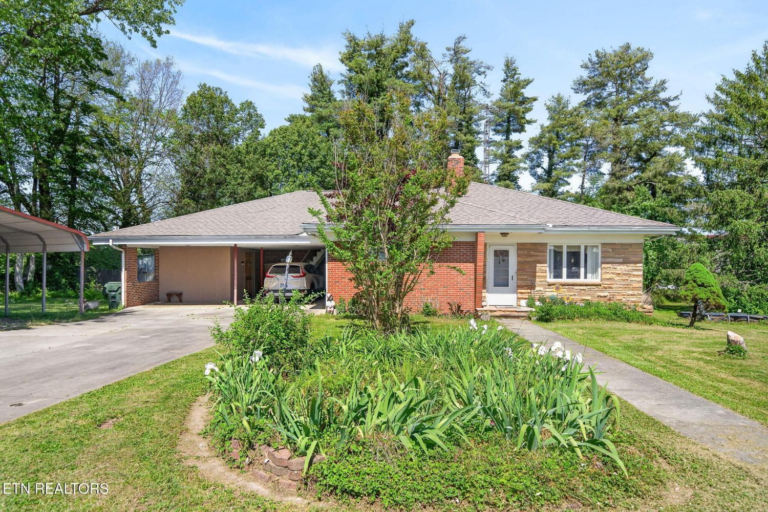 76-Daisy-Ave For Sale