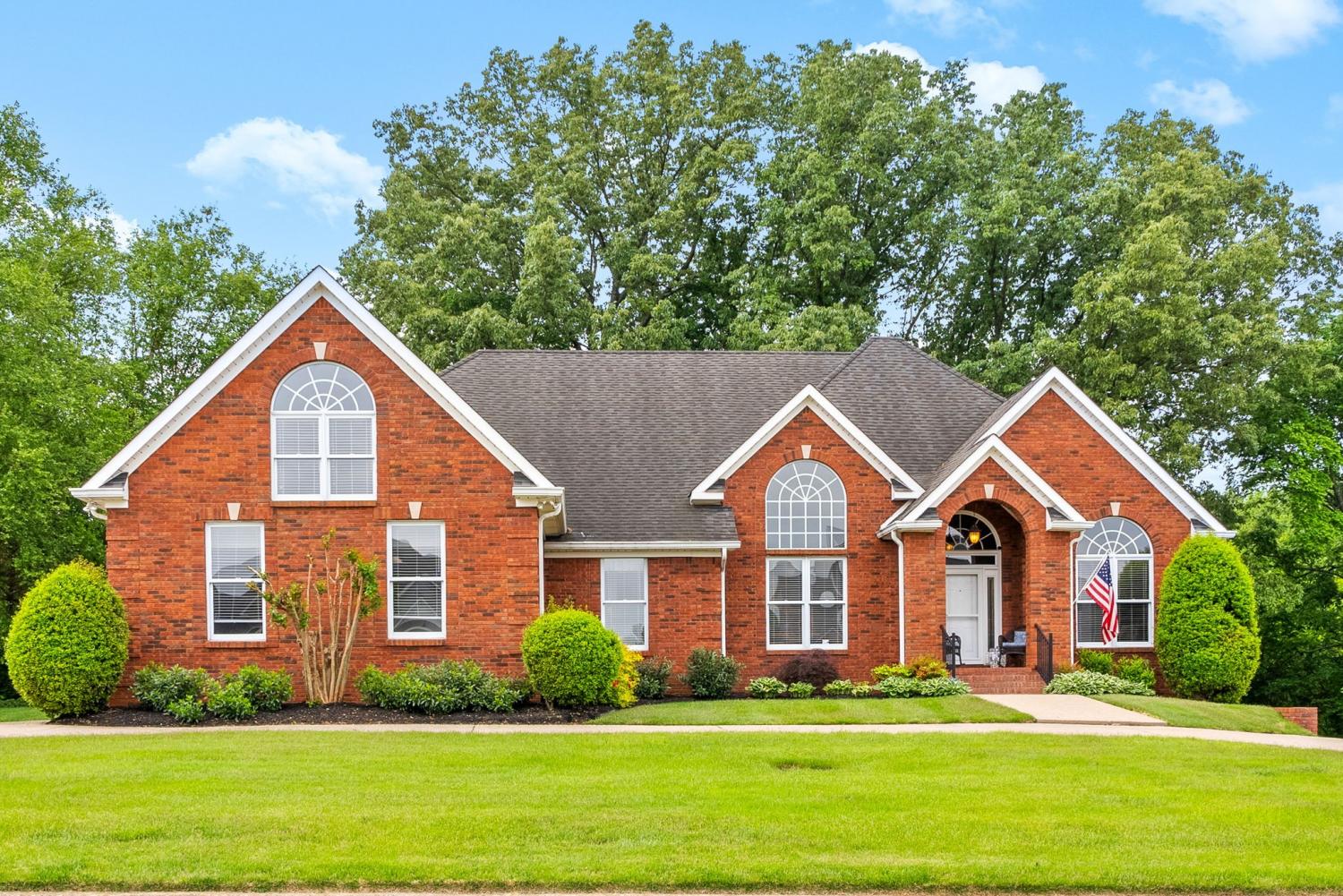 411-Lake-Pointe-Dr For Sale