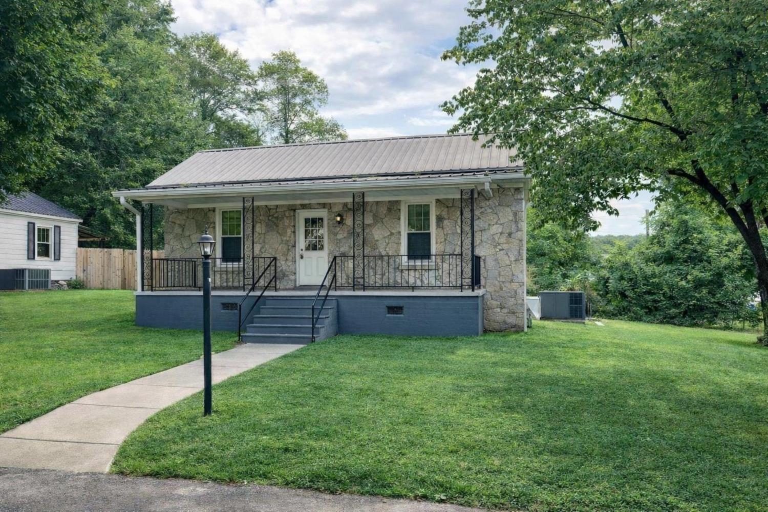 202-MORRIS-ST For Sale