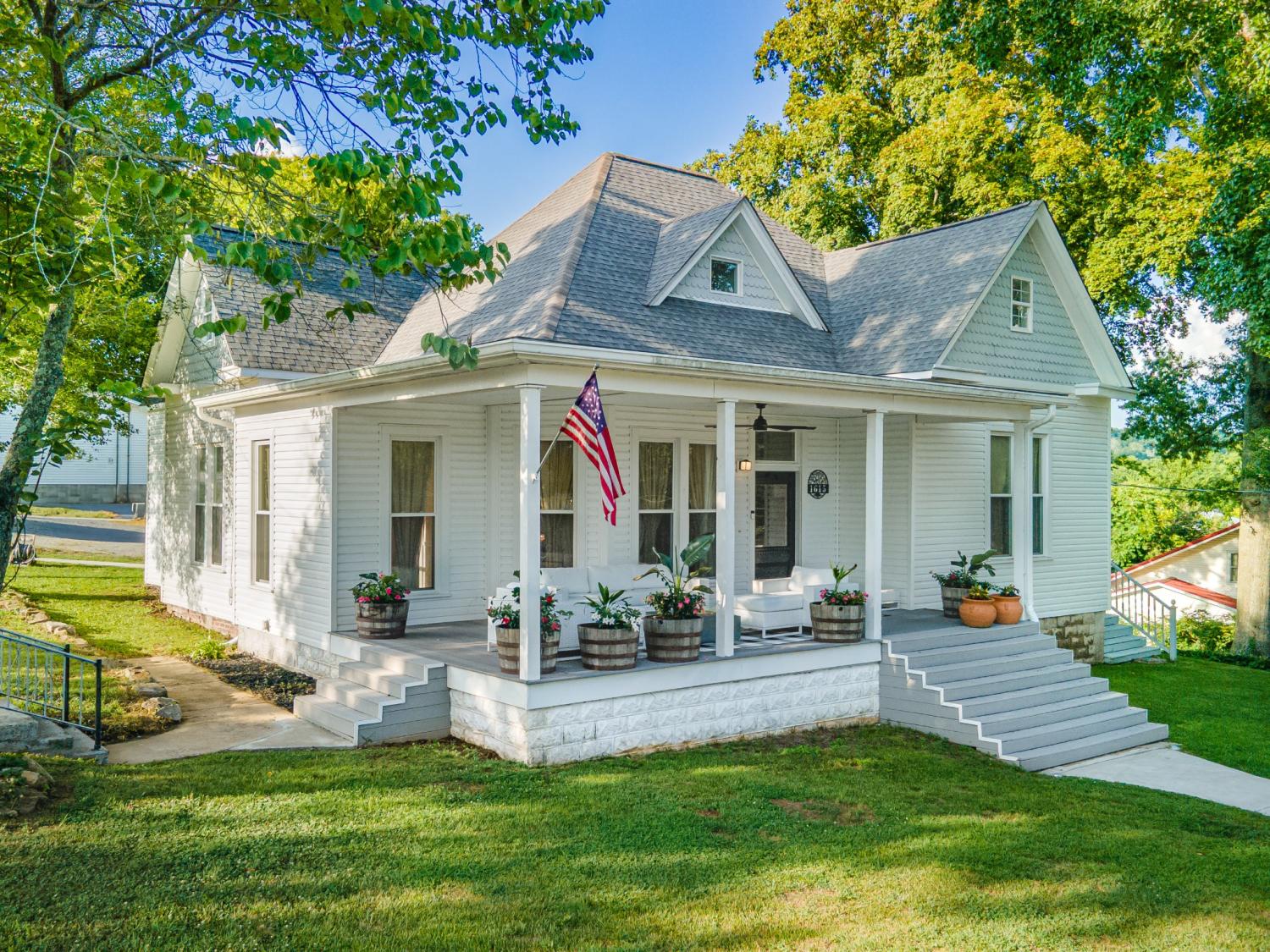 1615-Main-St For Sale