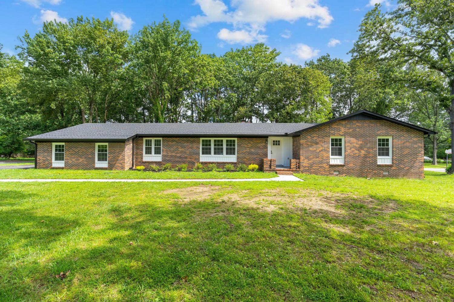 305-Twelve-Oaks-Rd For Sale