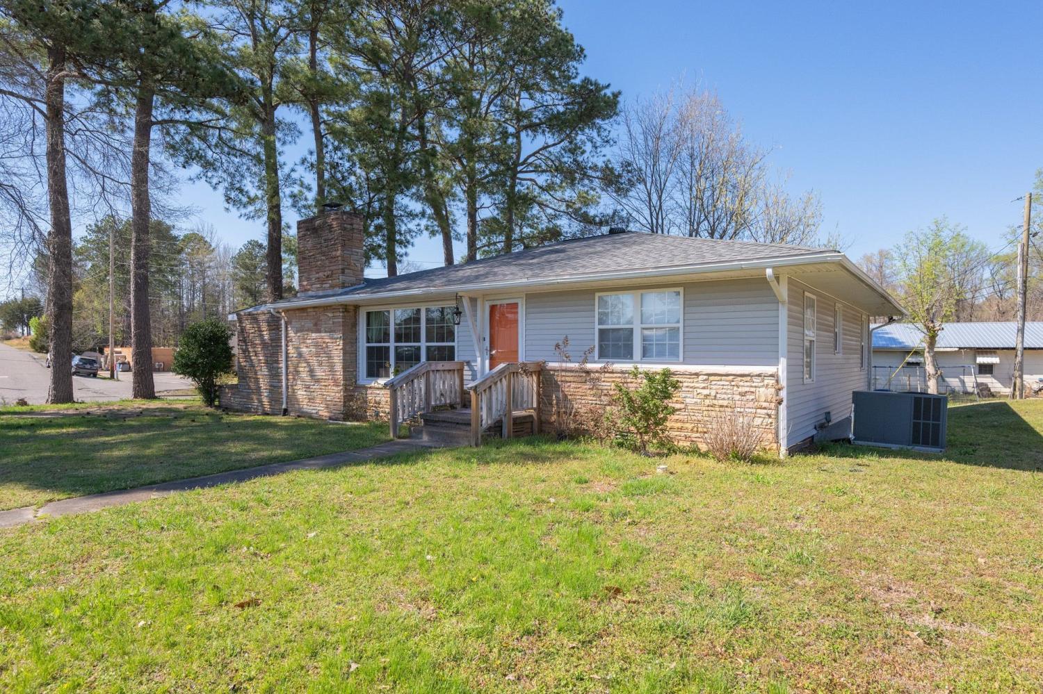 300-Holmes-St For Sale