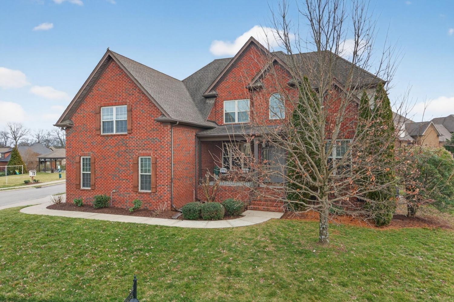 8055 Fenwick Ln TN 37174 For Sale - 