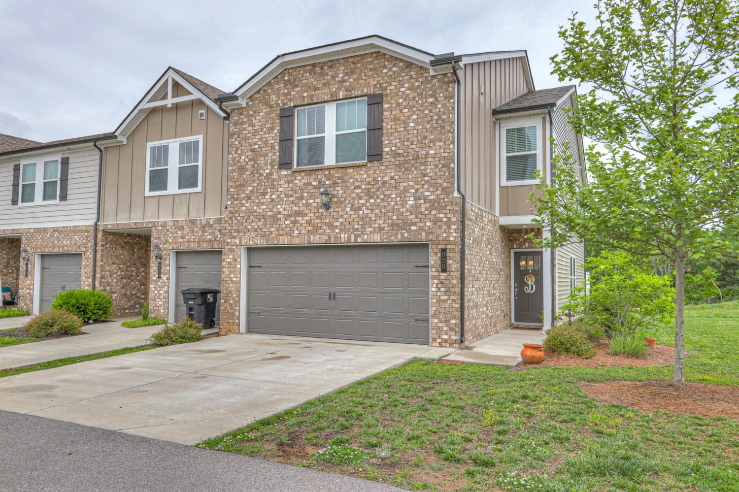 920-Oak-Ridge-Ln For Sale