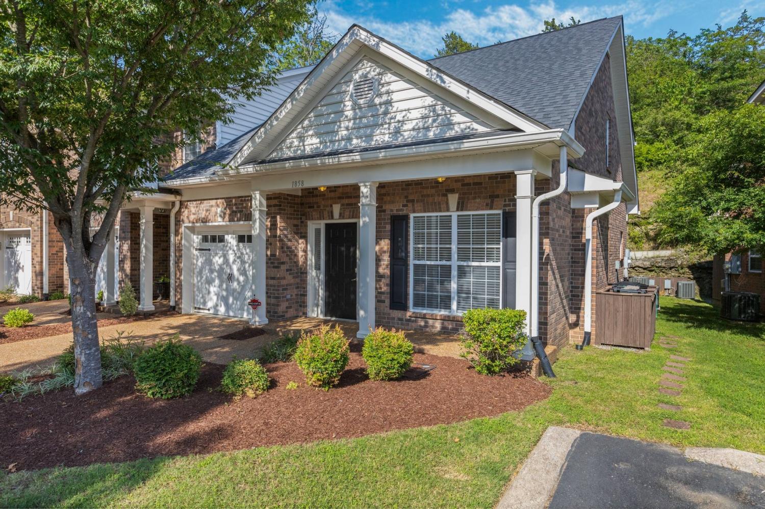 1858-Brentwood-Pointe For Sale