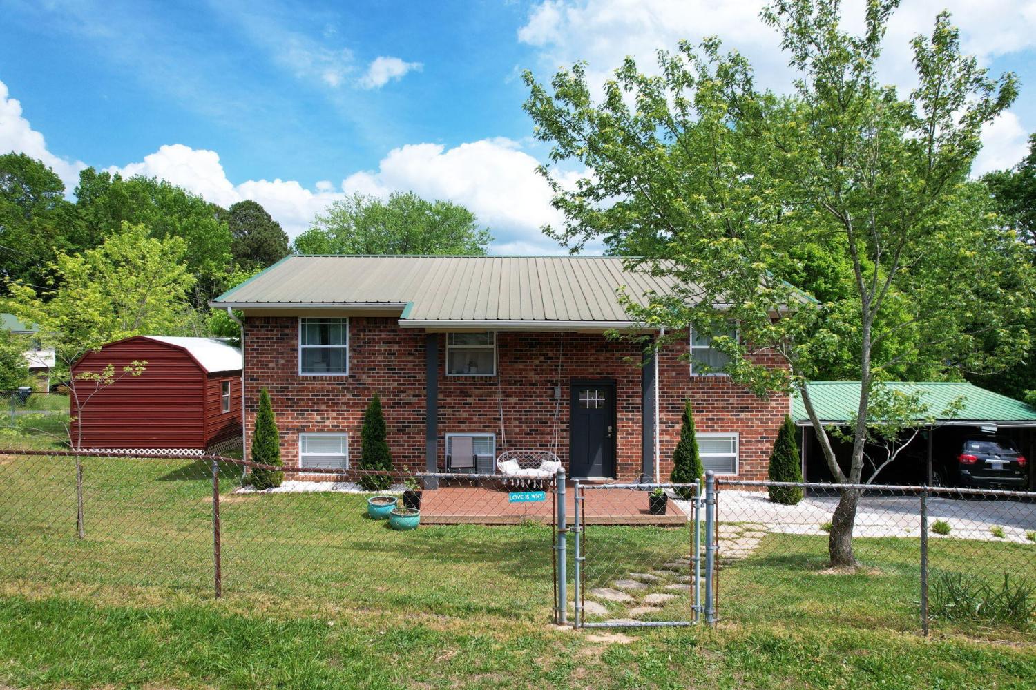 810-Green-Hills-Drive--SE For Sale