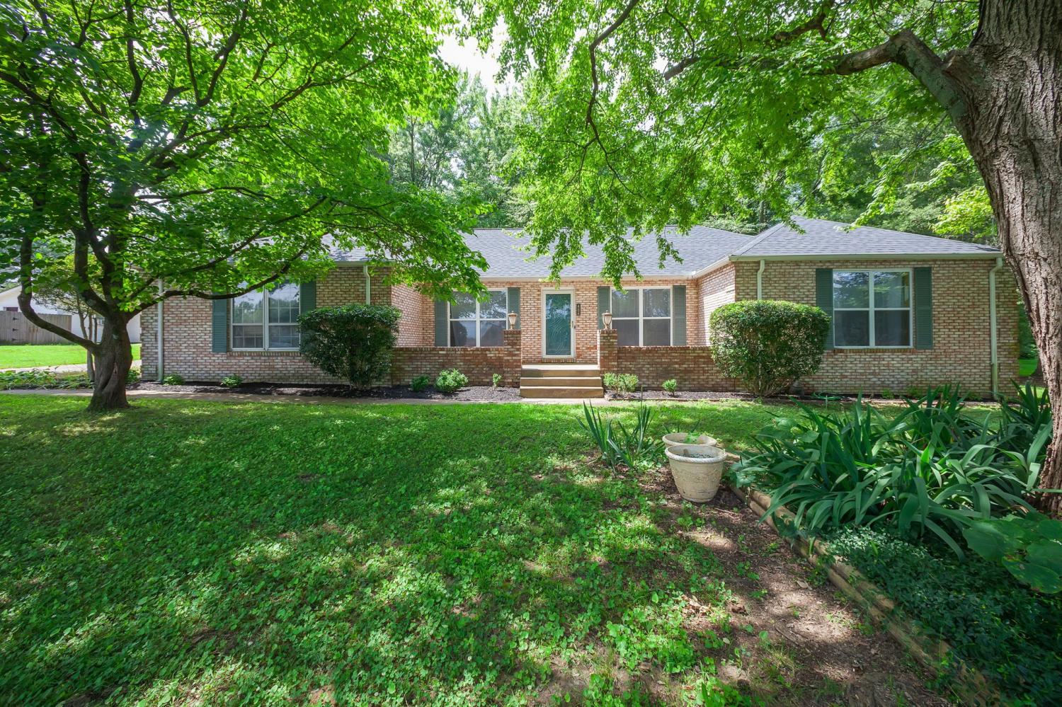 484-E-Main-St For Sale
