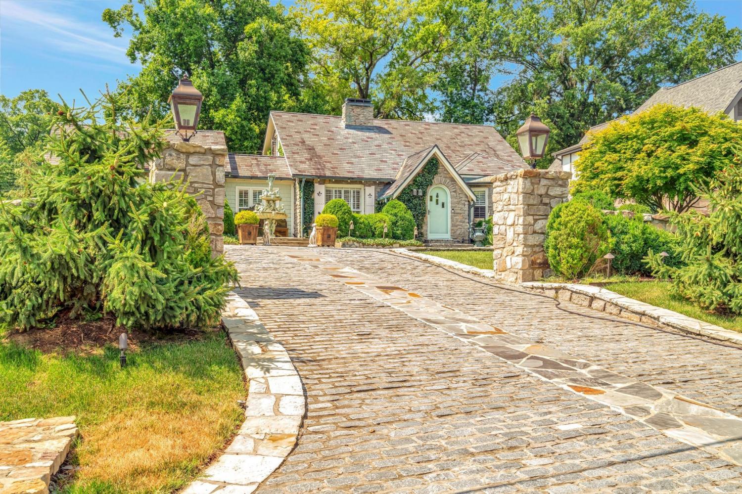 2915-Woodlawn-Dr For Sale
