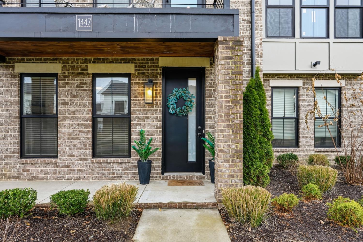 1447-Doc-Johns-Blvd For Sale