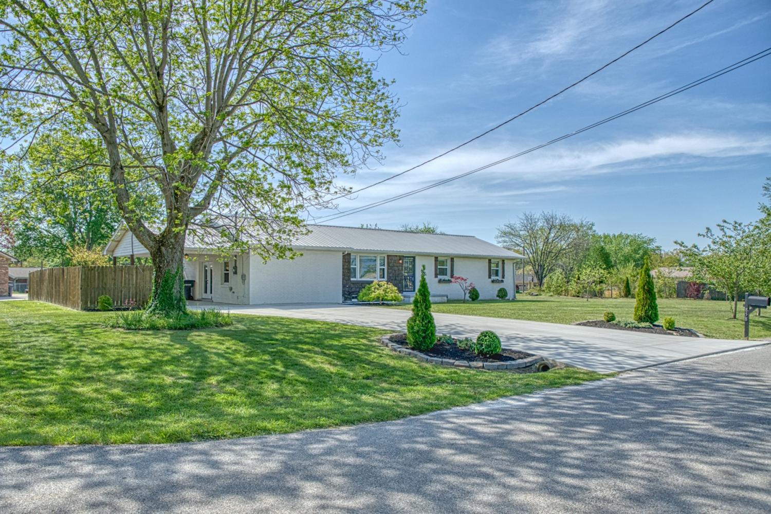 858-Greenland-Ave For Sale