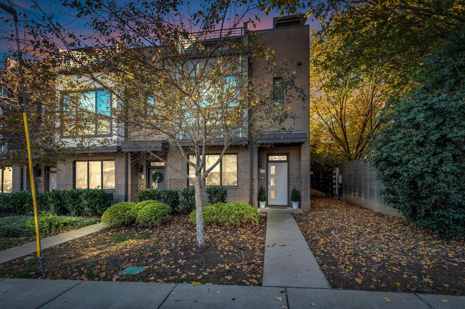 721-Bradford-Ave For Sale