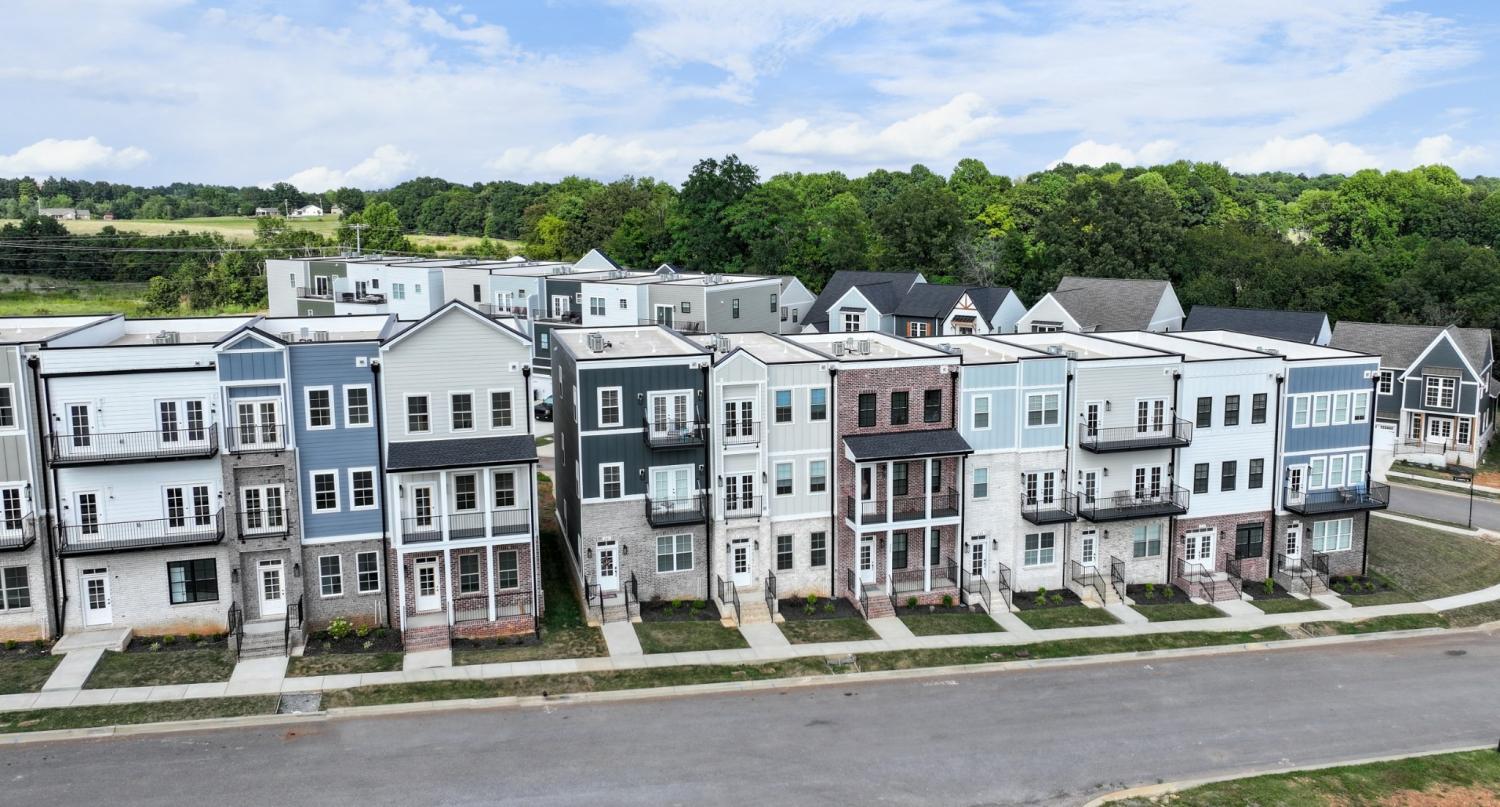 207-Charleston-Ave For Sale