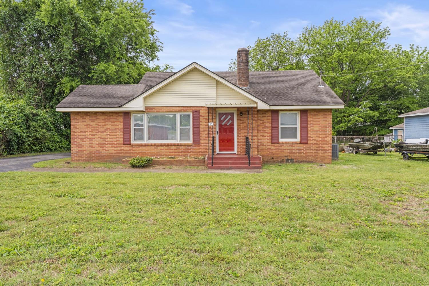 101-Willow-St--N For Sale