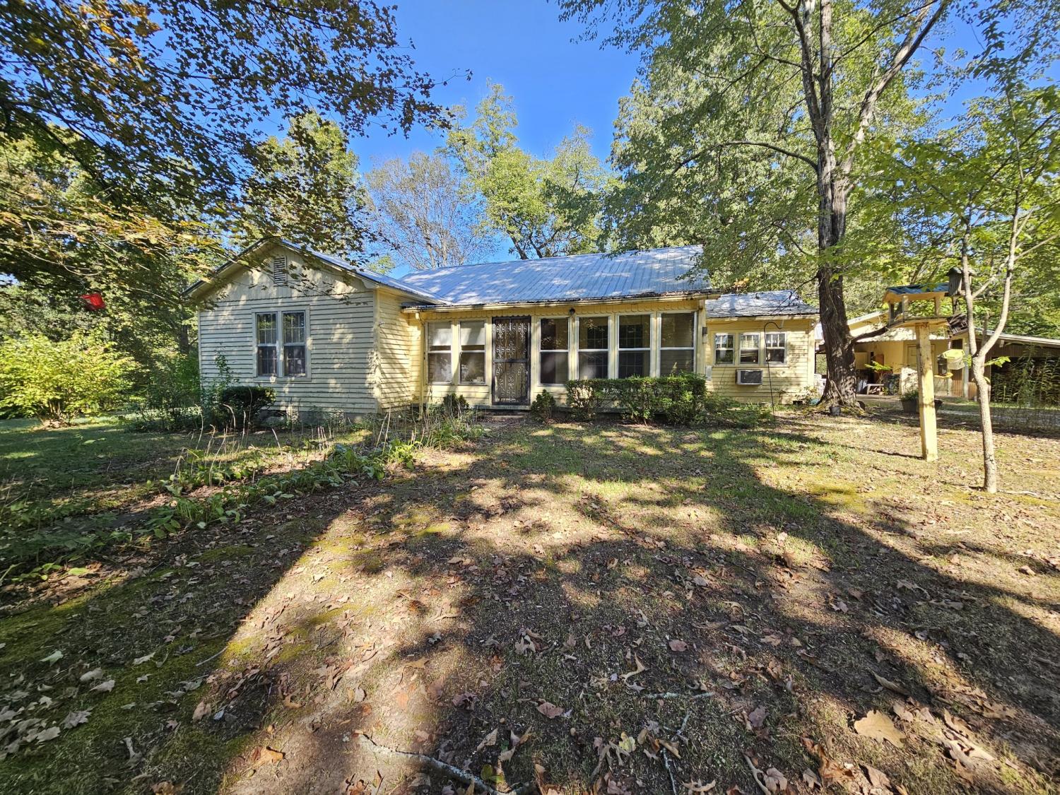 702-E-White-Oak-St For Sale