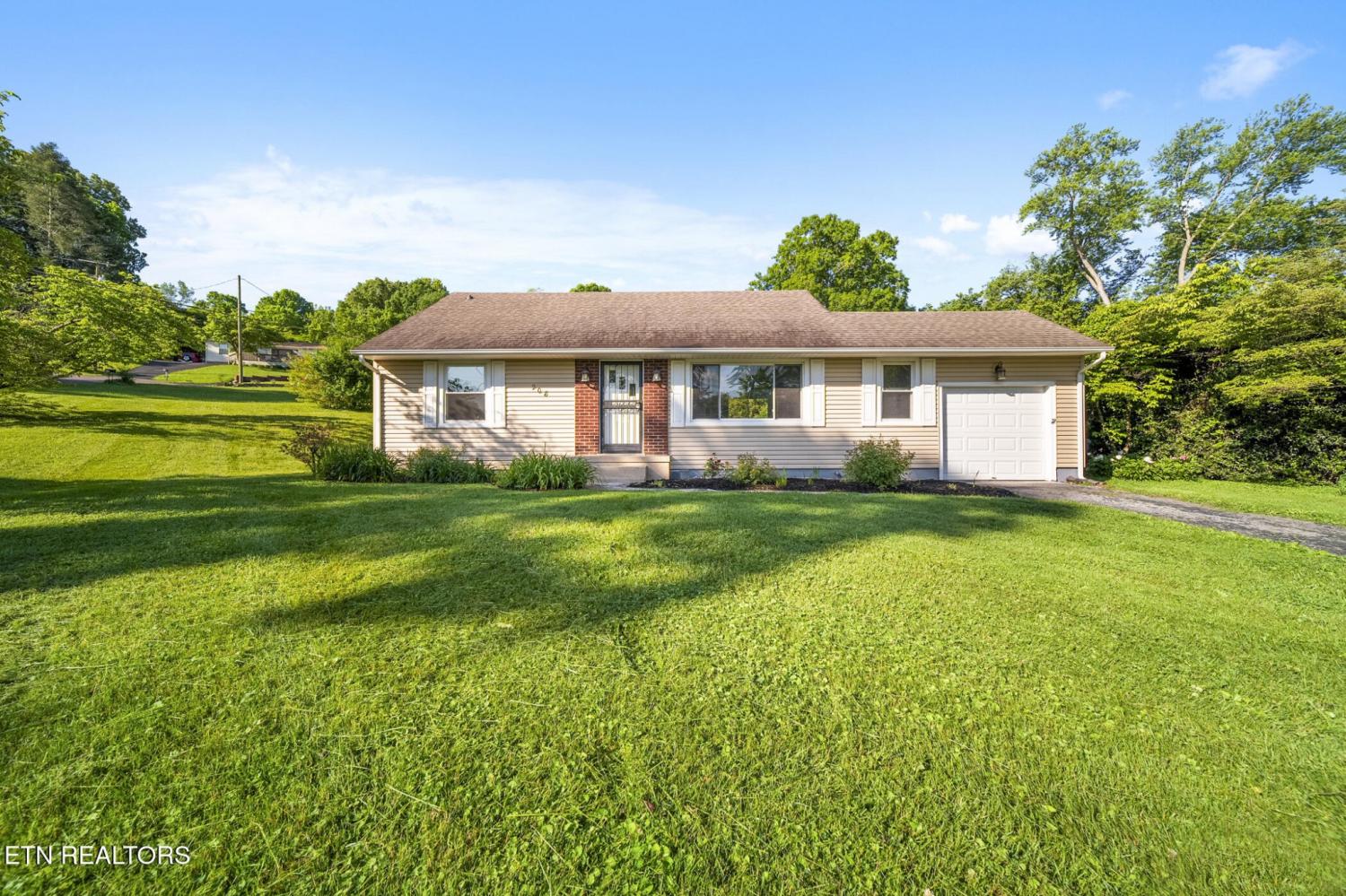 908-Glenoaks-Drive For Sale