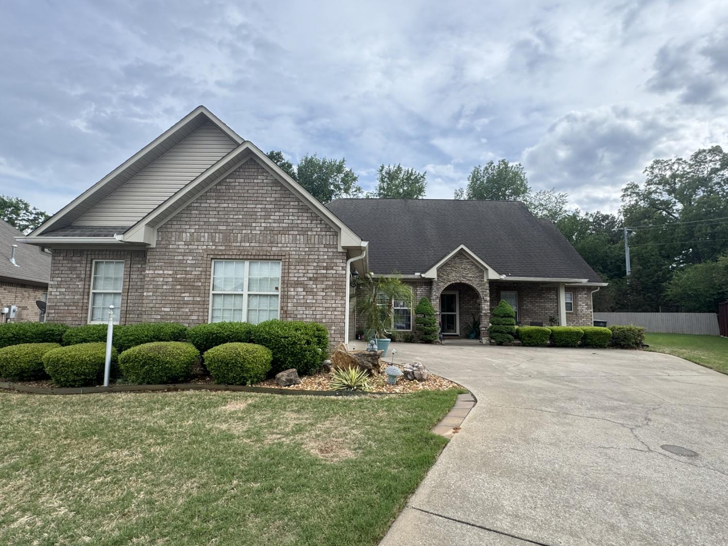 212-Sherborne-Ct For Sale