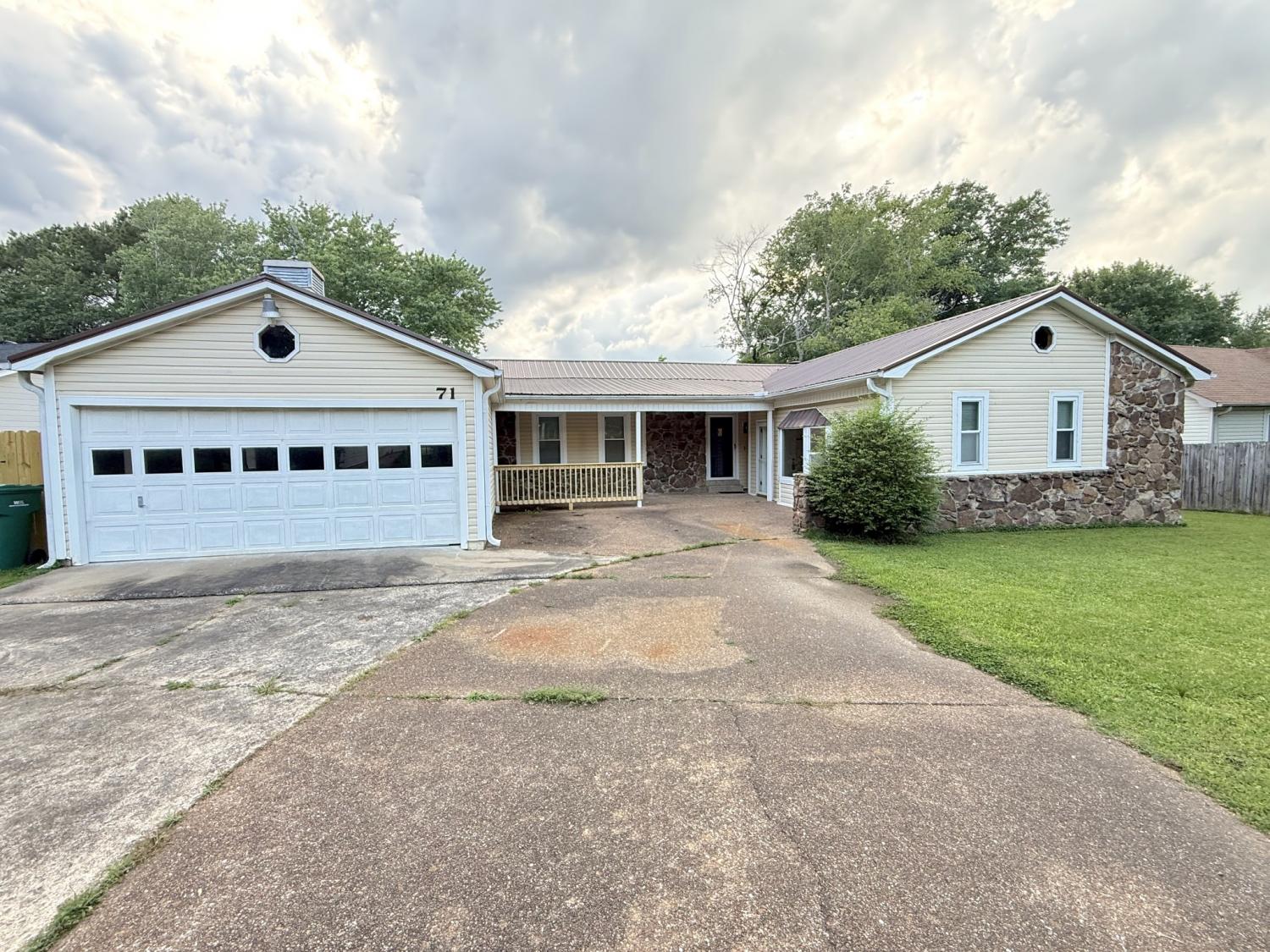 71-N-Hampton-Ln For Sale