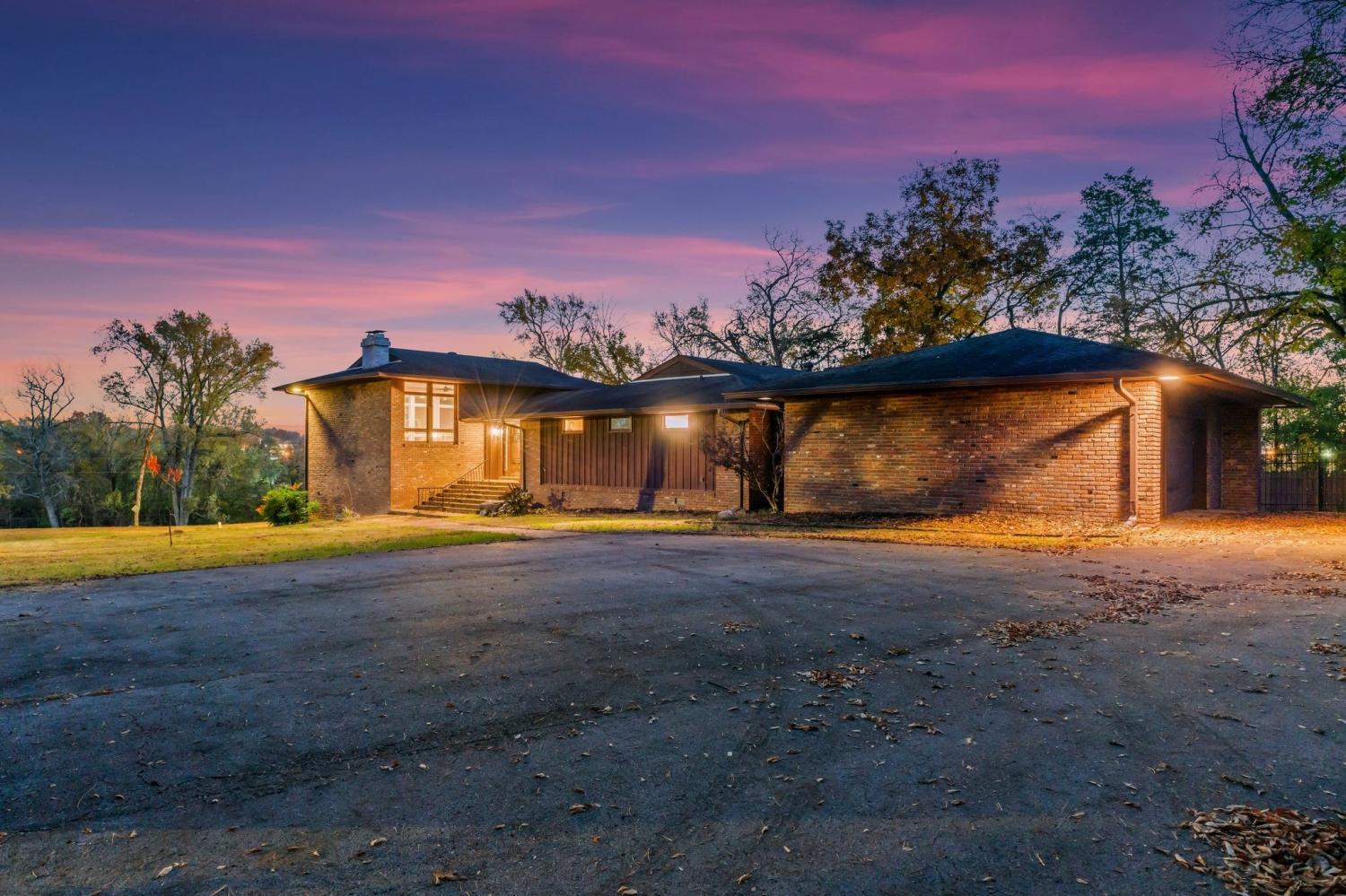 4-Hidden-Acres-Dr For Sale