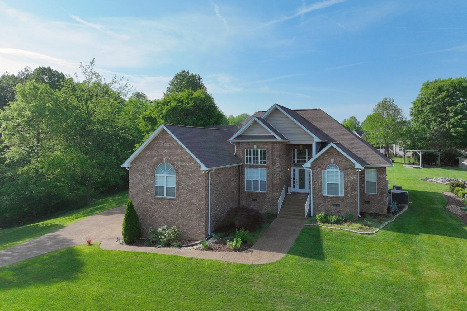 218-Thoroughbred-Way For Sale