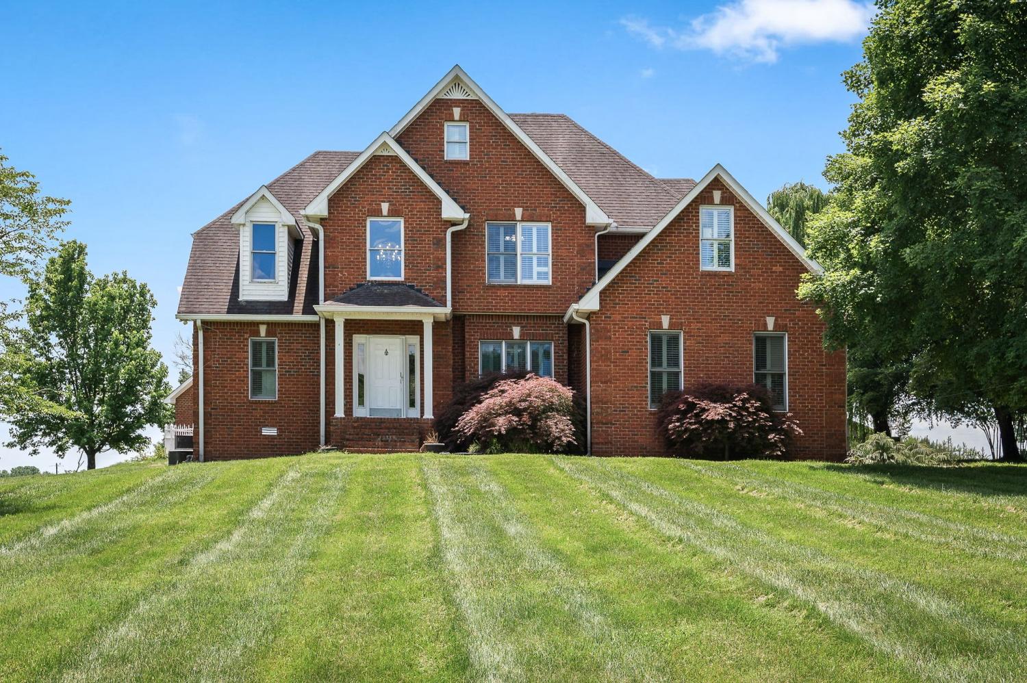 385-Thoroughbred-Ln For Sale