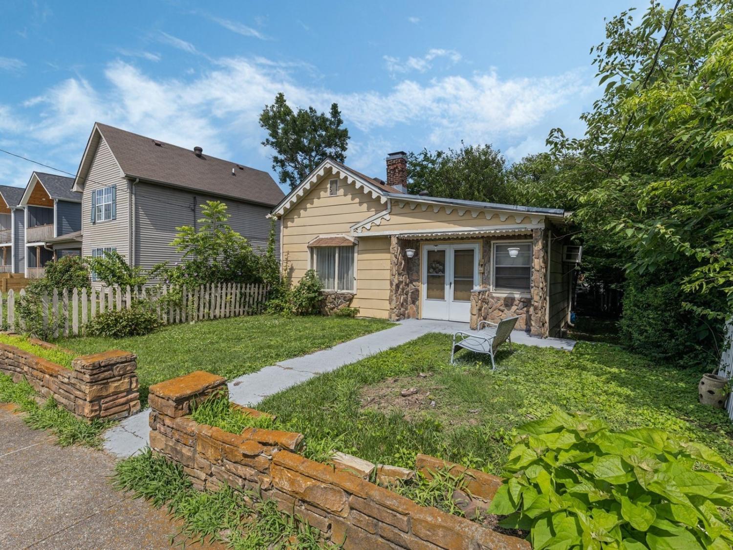 111-Lewis-St For Sale