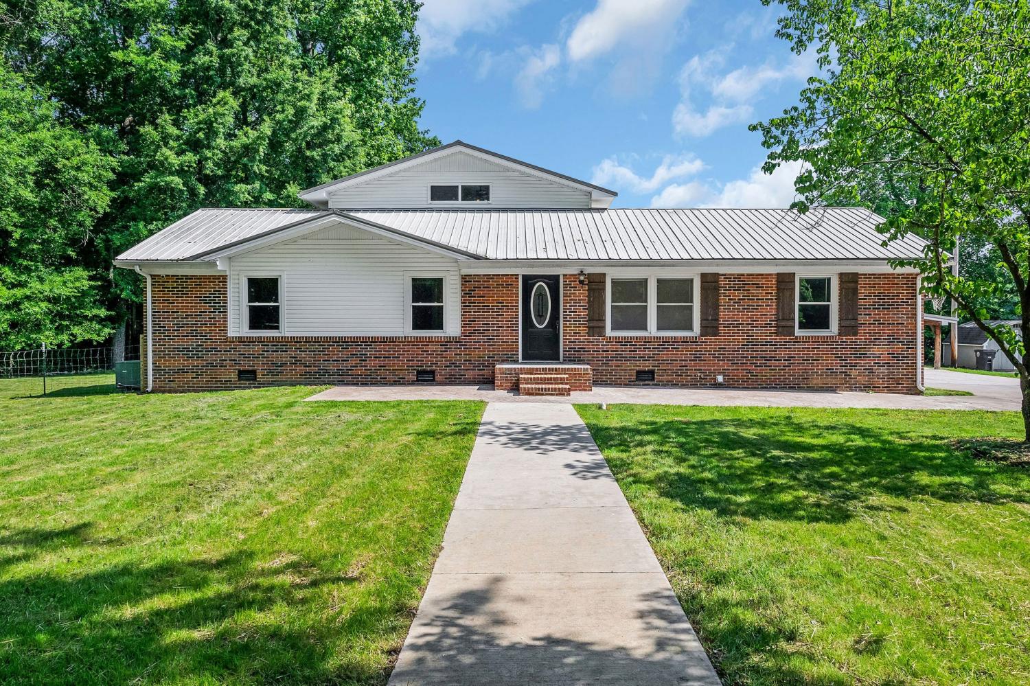 114-Thompson-Ln For Sale