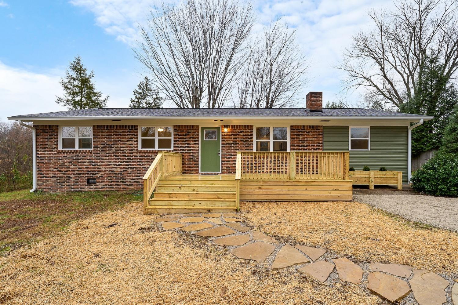 224-Lake-St For Sale