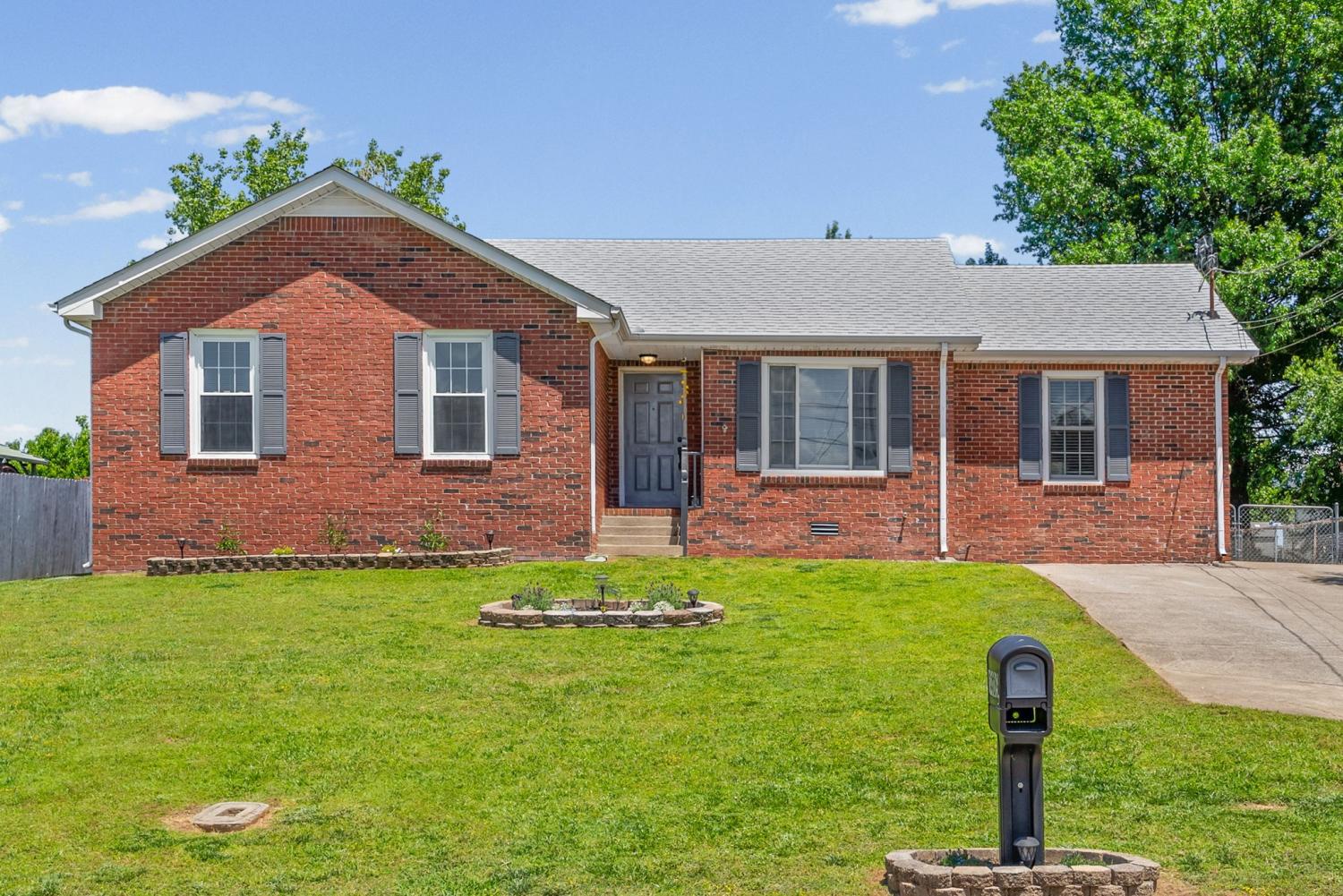 1409 Janet Way Dr TN 37042 For Sale - 
