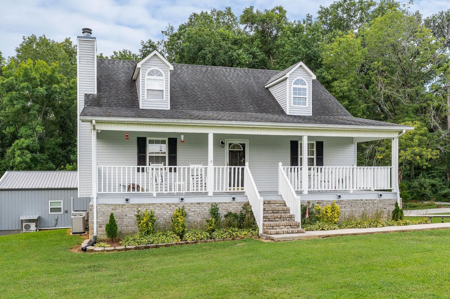 174-Dorey-Ave For Sale