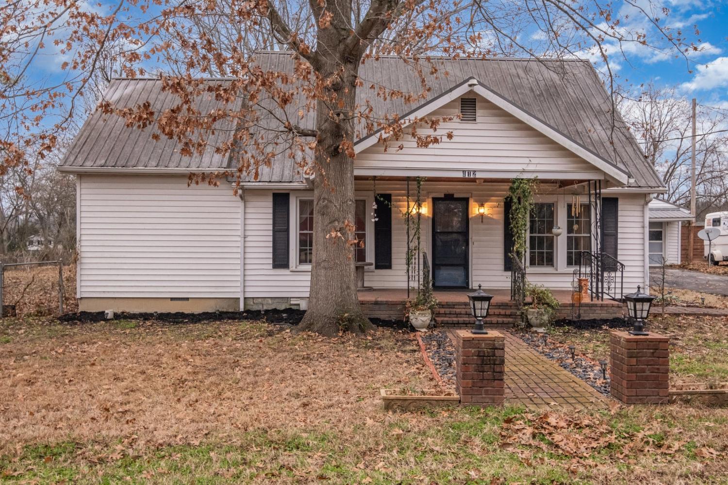 112-Main-St--W For Sale