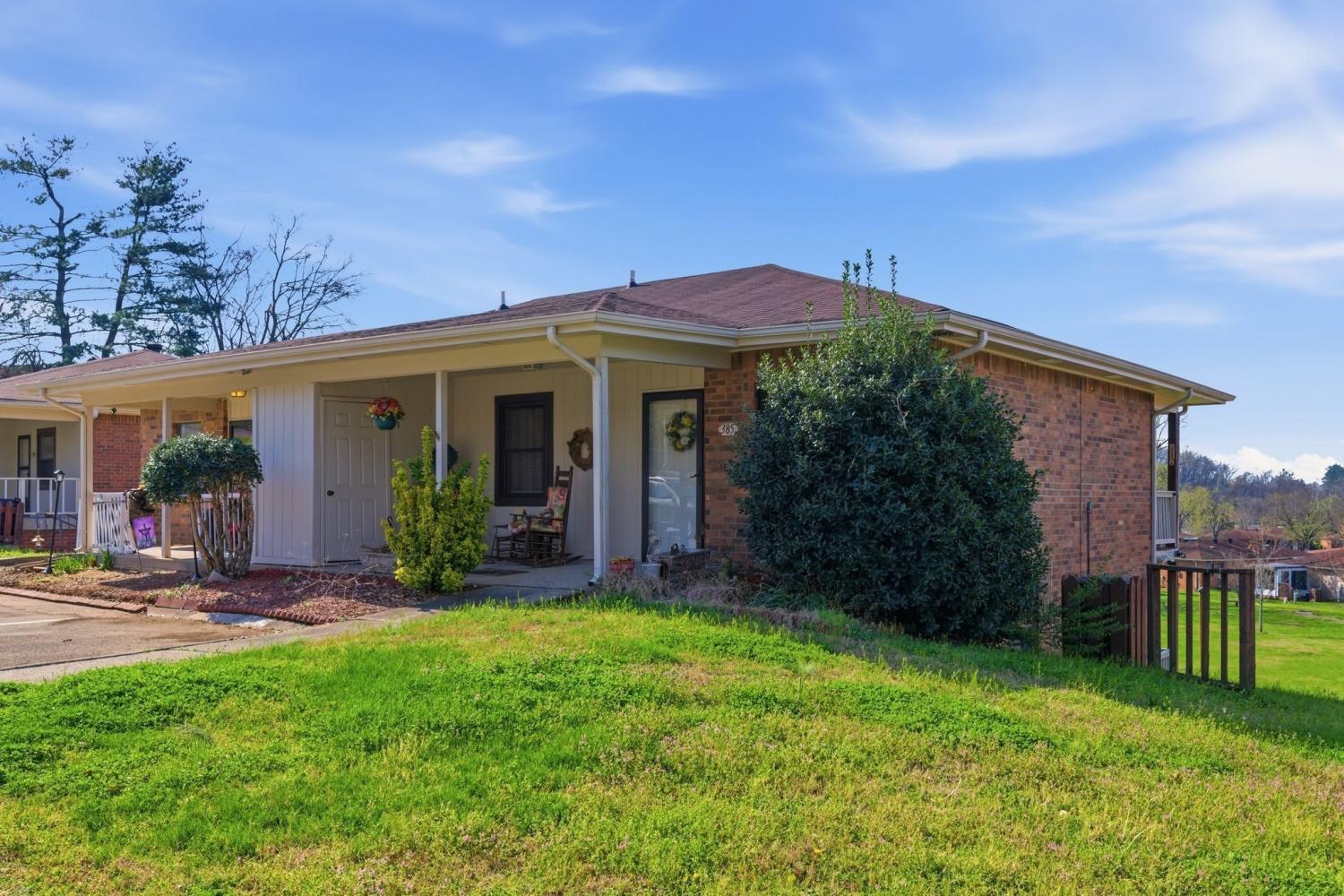 385-Deer-Lake-Dr For Sale