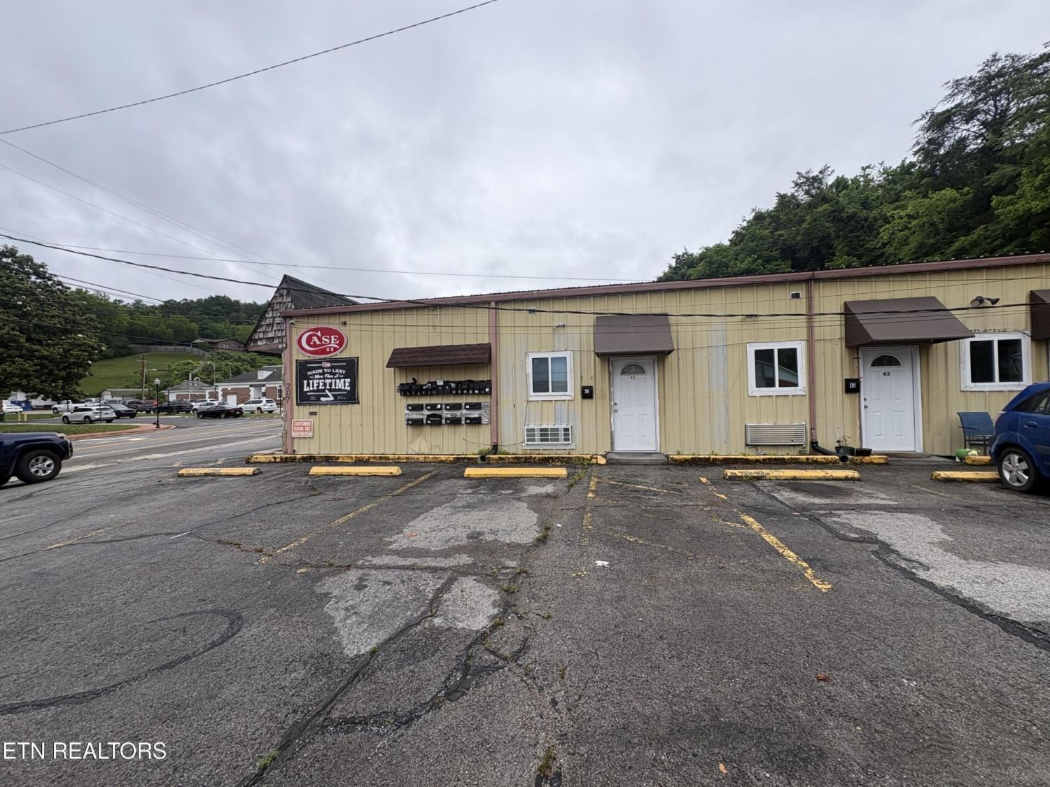 207-E-Race-St For Sale
