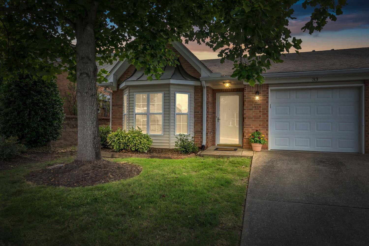 33-Holland-Park-Ln For Sale